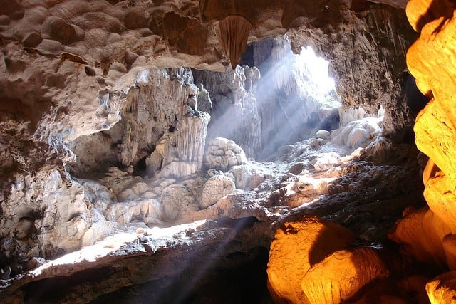 Ha Long Diamond Cruise Dong Thien Cung Cave 3