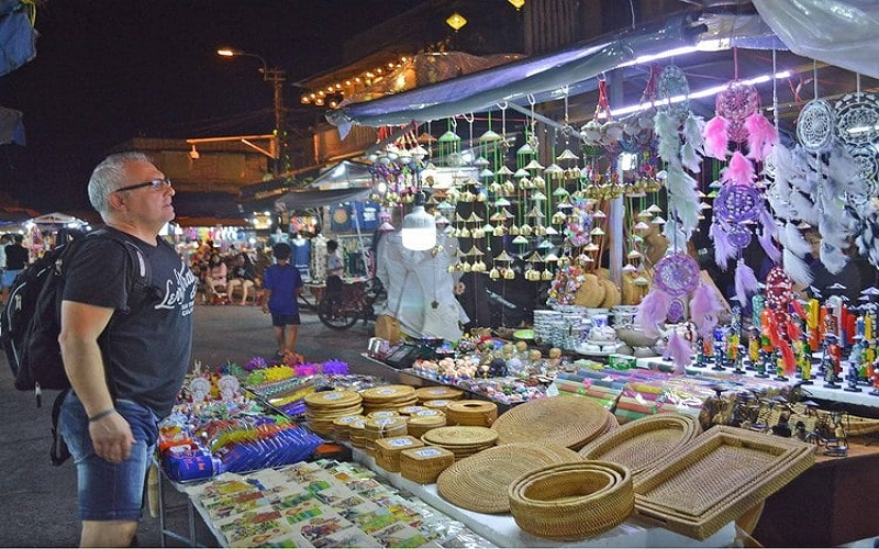 Ha Long Diamond Cruise Ha Long Night Market 3