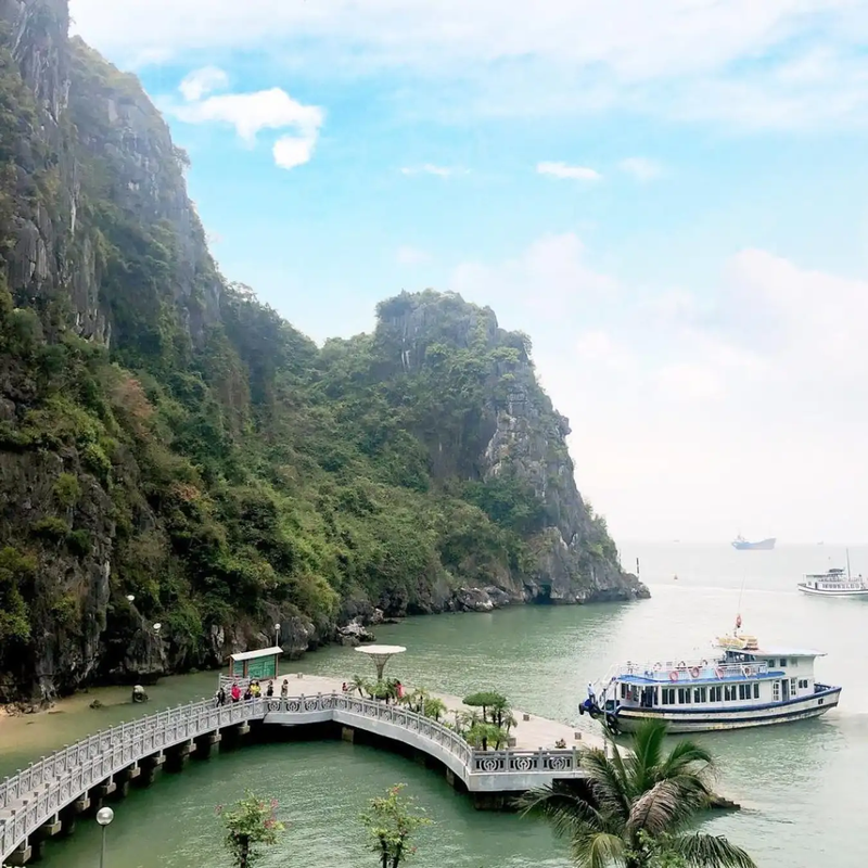 Ha Long Diamond Cruise Hang Dau Go Cave 1