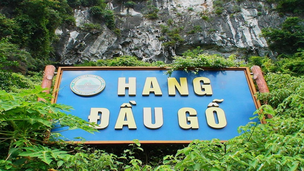 Ha Long Diamond Cruise Hang Dau Go Cave Entrance