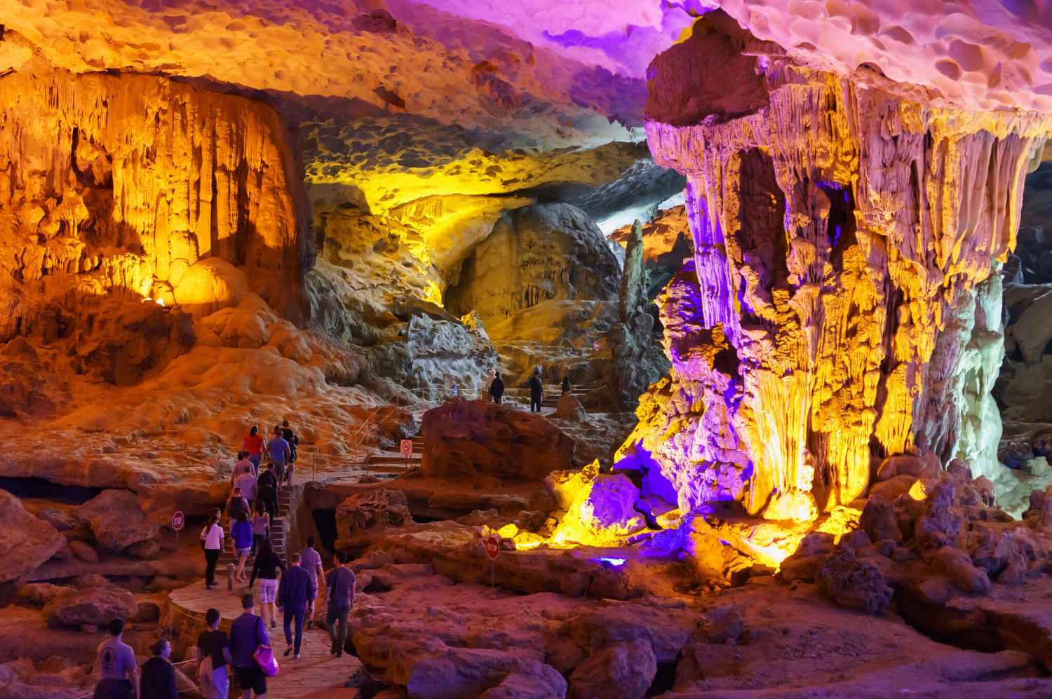 Visit Sung Sot cave with Ha Long Diamond Cruise day tour