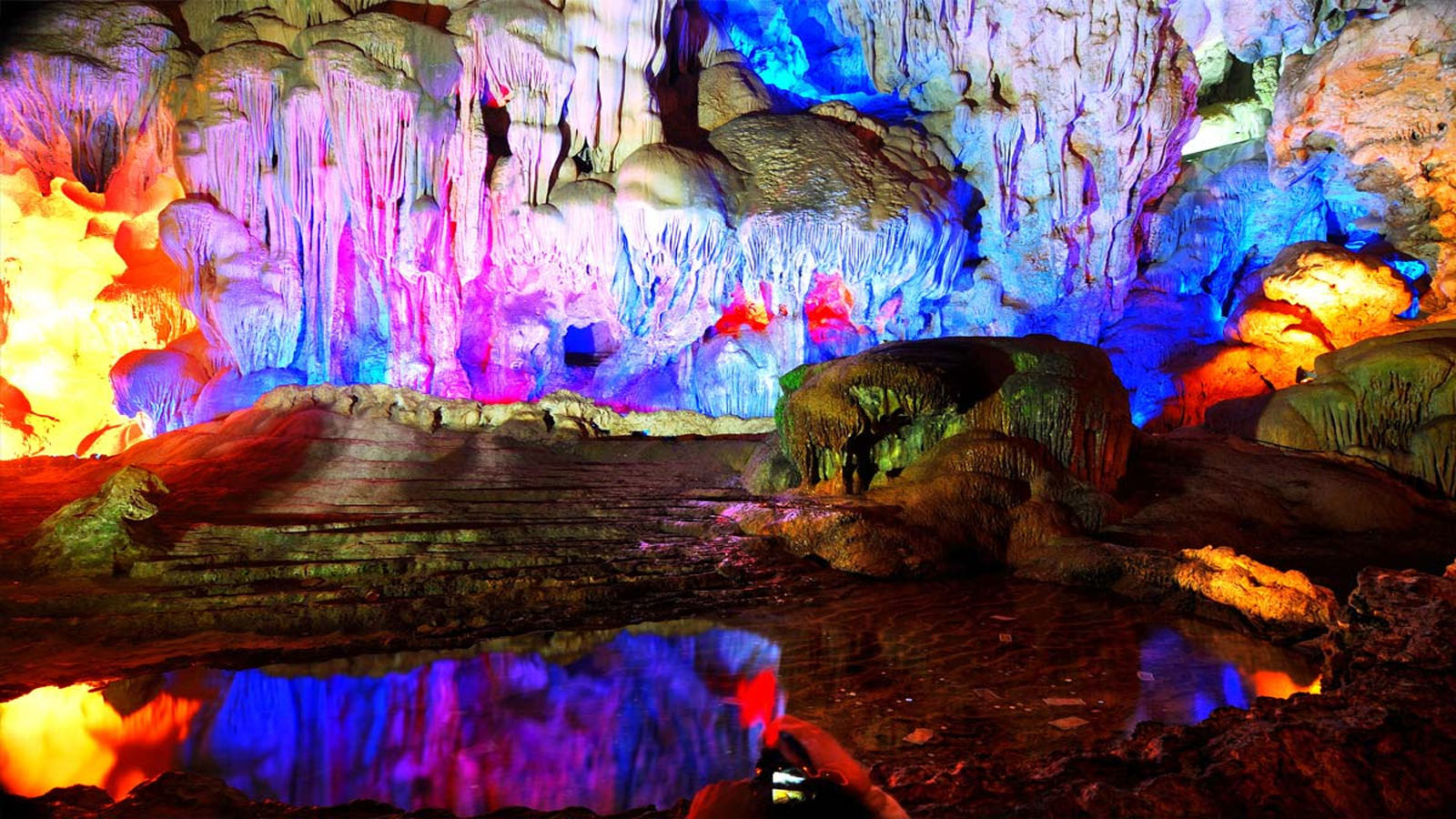 Thien Cung cave