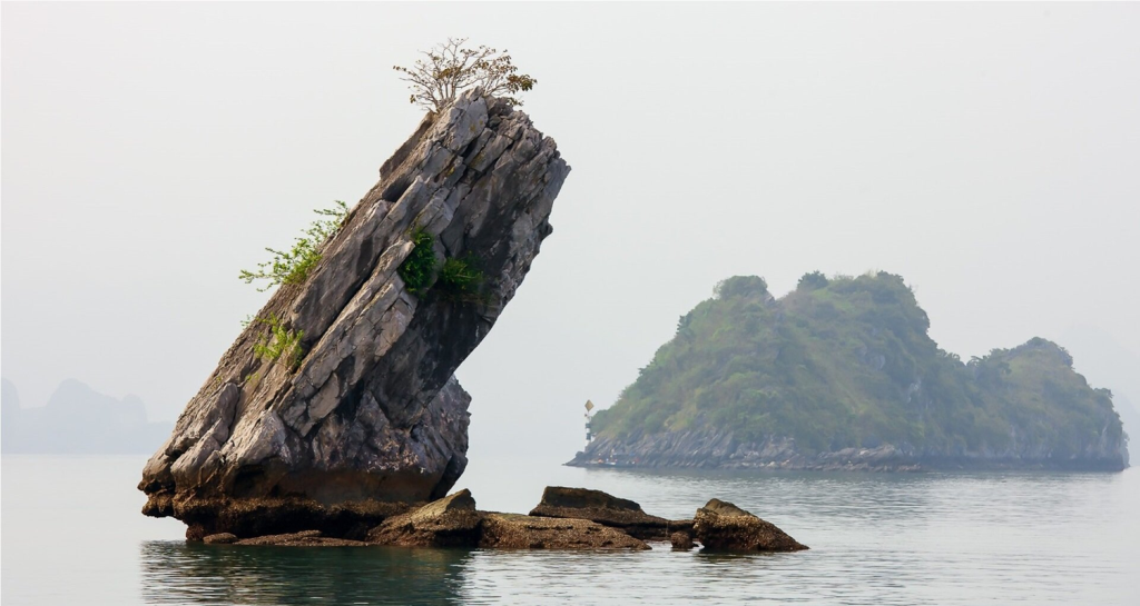 Ha Long Diamond Cruise Other Islets In Ha Long Bay Hon Con Coc