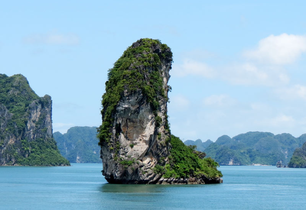 Ha Long Diamond Cruise Other Islets In Ha Long Bay Ngon Tay Islet