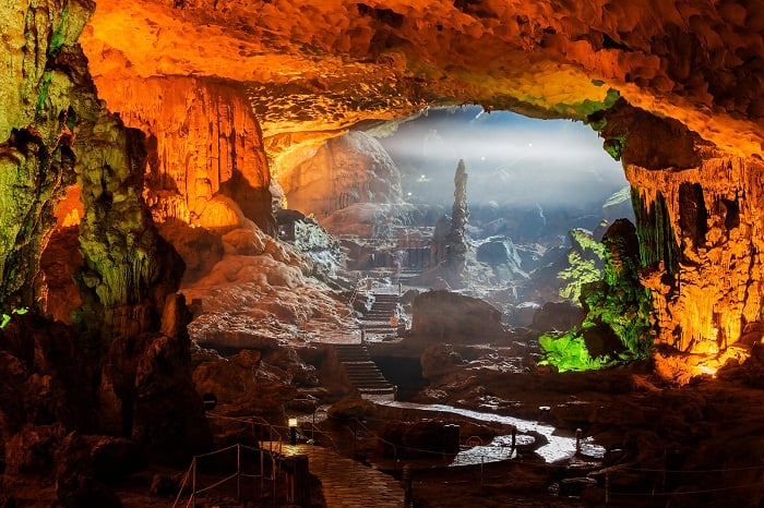 Ha Long Diamond Cruise Sung Sot Cave 4