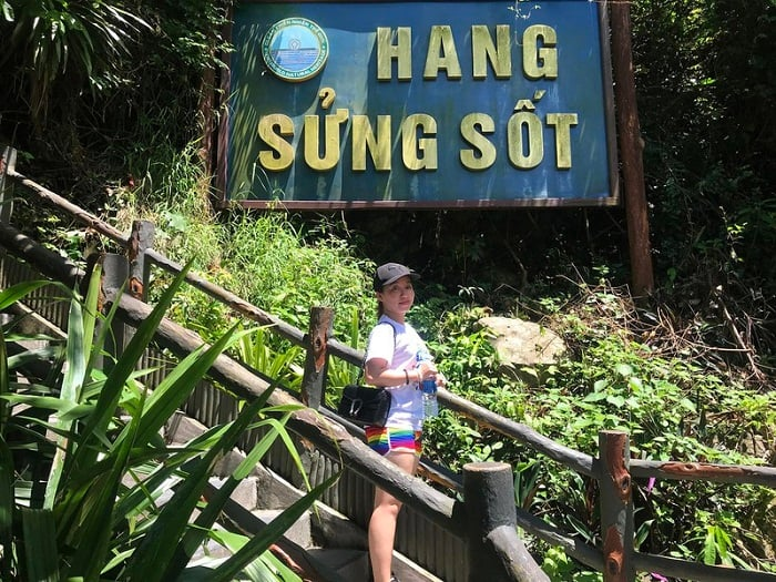 Ha Long Diamond Cruise Sung Sot Cave Entrance