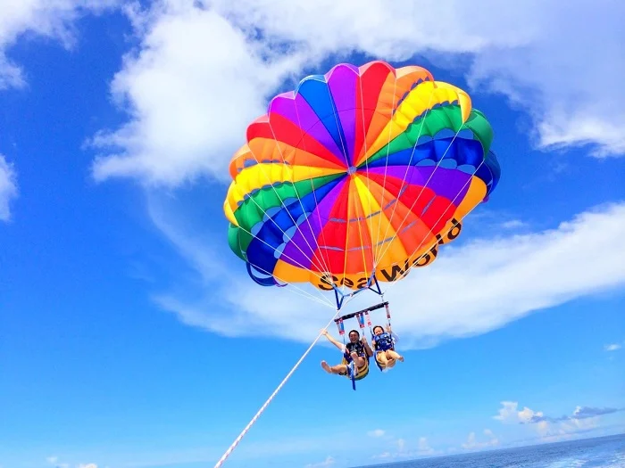 Ha Long Diamond Cruise Ti Top Island Parasailing