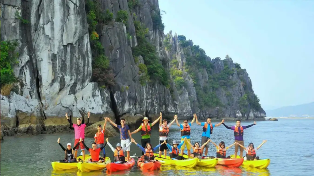 Ha Long Diamond Cruise Ti Top Island Kayak2