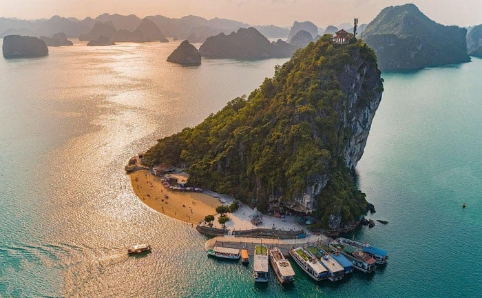 Ha Long Diamond Cruise Ti Top Island Overview