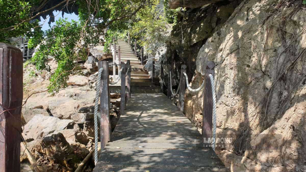 Ha Long Diamond Cruise Trong Cave 3