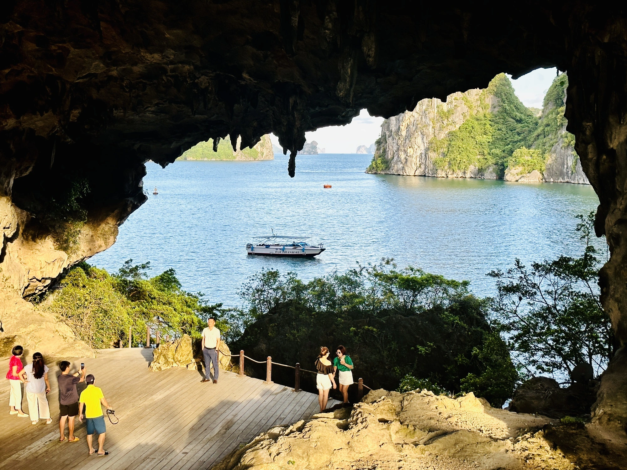 Ha Long Diamond Cruise Trong Cave 4