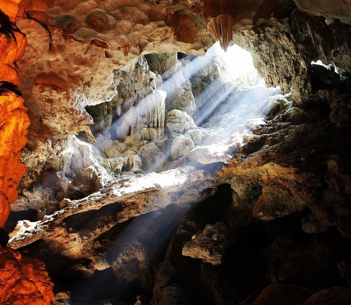 Ha Long Diamond Cruise Trong Cave Trinh Nu