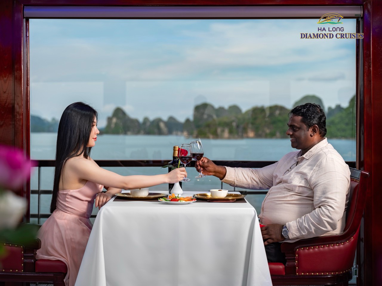 Afternoon tea party at Ha Long Diamond Cruises